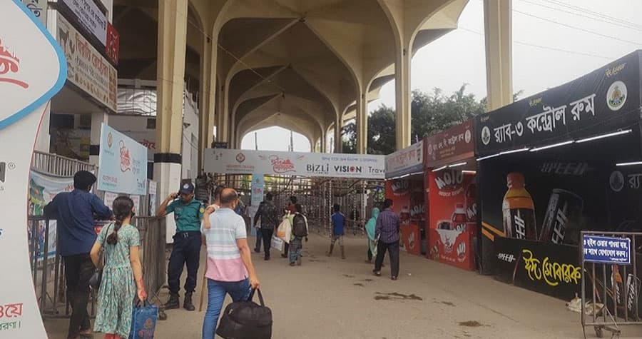 ঈদের দ্বিতীয় দিনেও রাজধানী ছাড়ছেন মানুষ
