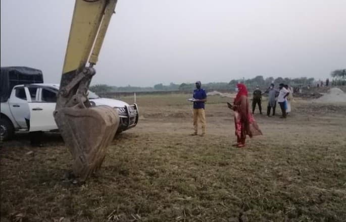 ফসলি জমিতে পুকুর খনন করায় দেড় লক্ষ টাকা জরিমানা