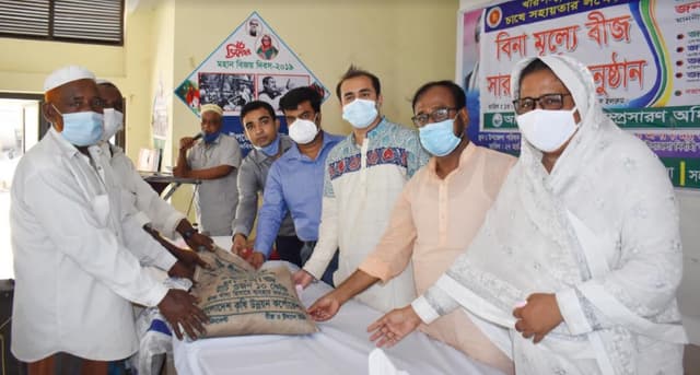দেবীদ্বারে ২ হাজার চাষীর মাঝে সার-বীজ বিতরণ
