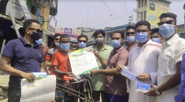 নওগাঁয় ছাত্রলীগের উদ্যোগে মাস্ক বিতরণ