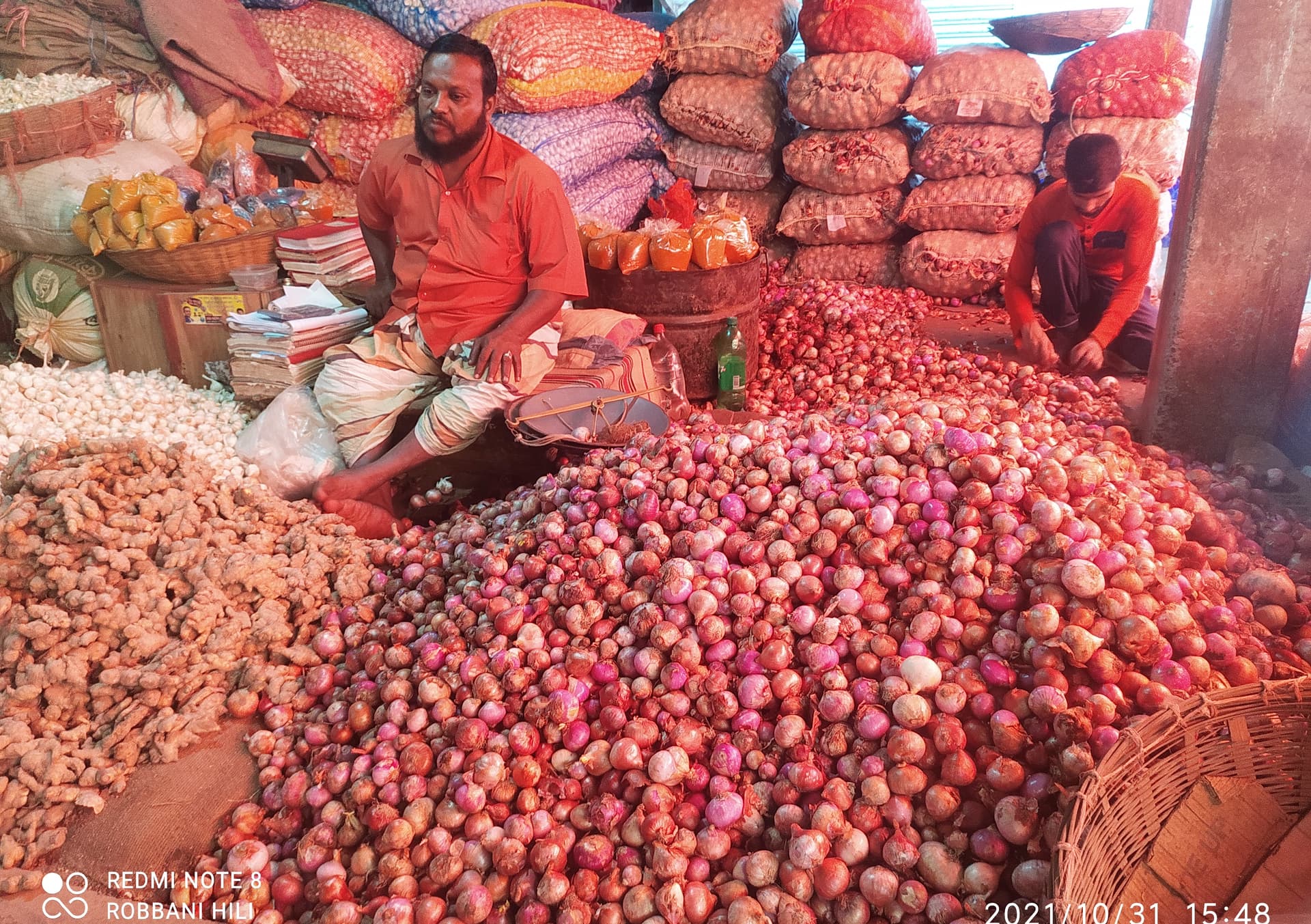 হিলি স্থলবন্দরে প্রতি কেজি পেঁয়াজ ১২ টাকা