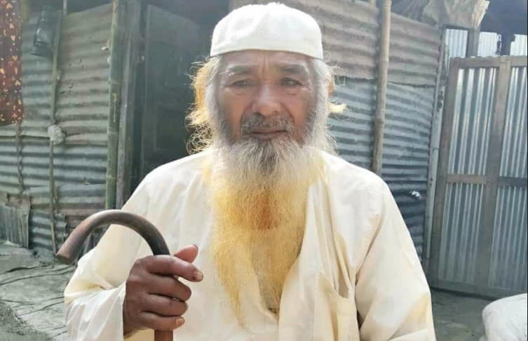 নুন আনতে পান্তা ফুরায় শিক্ষক মুজিবুরের