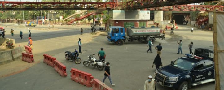 লকডাউনে মোড়ে মোড়ে পুলিশের টহল