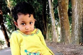 গুলিতে বাবার কোলে মেয়ে নিহত