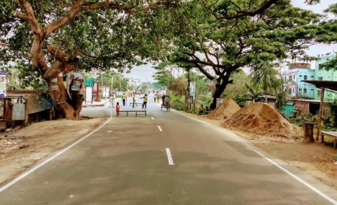 সরাইলে কঠোর লকডাউনে ভুতুরে নীরবতা