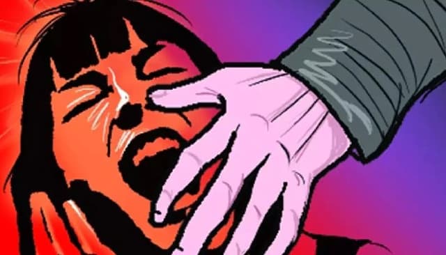 নাবালিকা ছাত্রীর সঙ্গে 'অসভ্যতা' শিক্ষকের