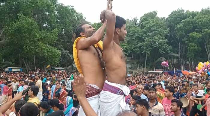 চরক পূজা ও গ্রামীণ মেলায় উপচেপড়া ভিড়