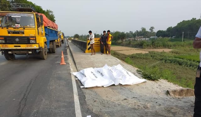 বঙ্গবন্ধুসেতু মহাসড়কে দুই ট্রাকের সংঘর্ষে নিহত ৩