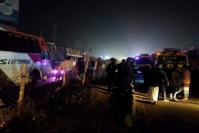 ইফতার খেয়ে ৩ শ্রমিকের মৃত্যু, মহাসড়ক অবরোধ