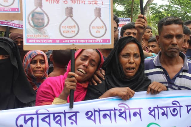 দেবীদ্বারে ইমাম আত্মহত্যার প্ররোচনাকারীর ফাঁসীর দাবী