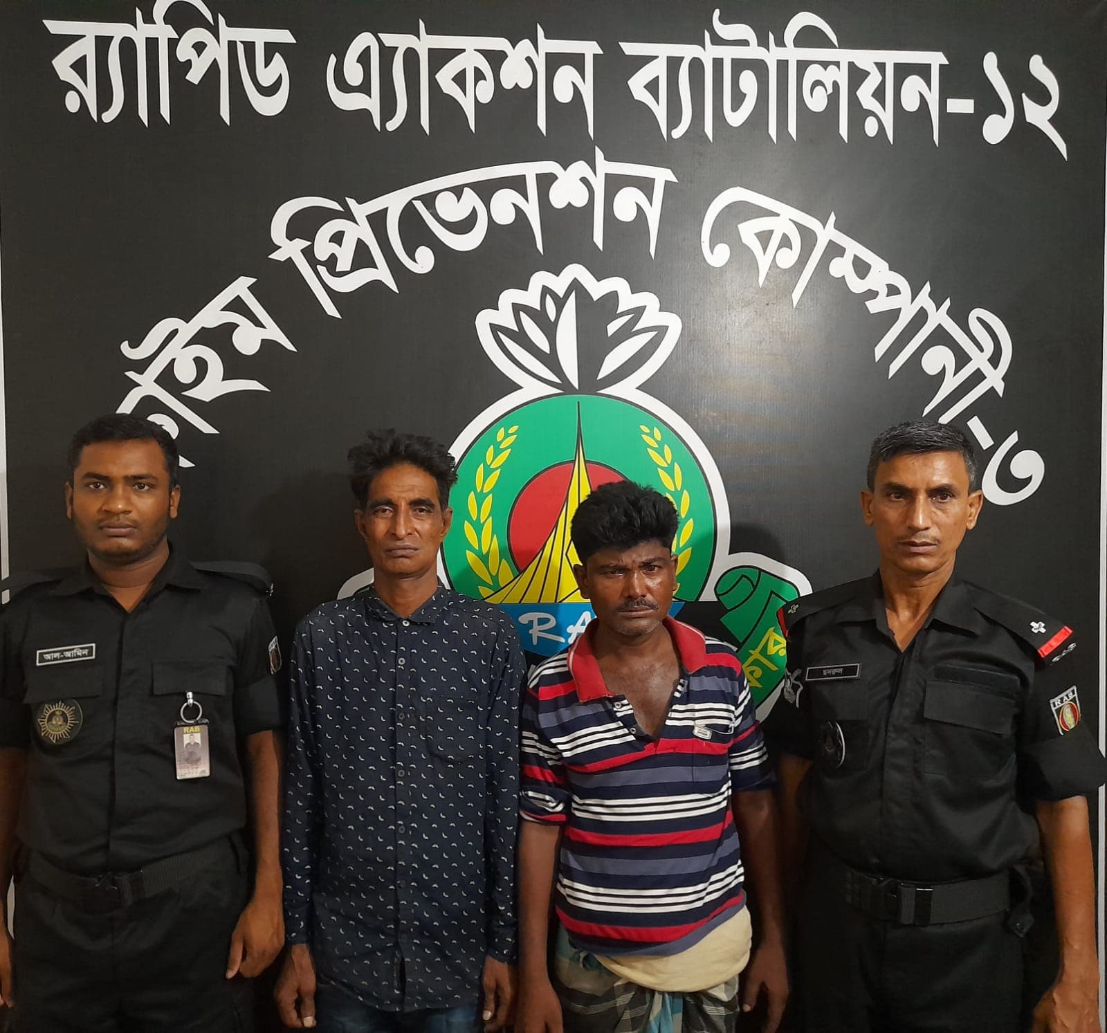 টাঙ্গাইলে ২১০ লিটার  দেশীয় চোলাই মদ সহ আটক ২