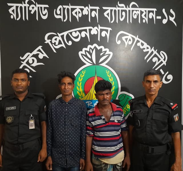 টাঙ্গাইলে ২১০ লিটার  দেশীয় চোলাই মদ সহ আটক ২
