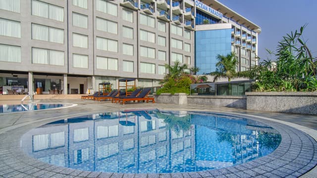 অসাবধানতায় হোটেল ওশান প্যারাডাইসের সুইমিংপুলে ডুবে গেল সাফানা