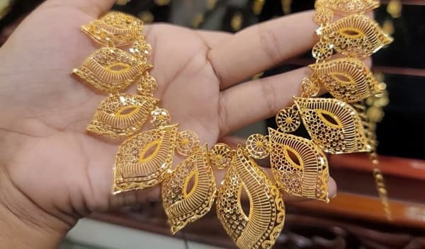 সোনার দামে ভো-দৌড়, দেশে রেকর্ড মূল্য