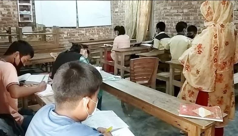 থেমে নেই কোচিং বাণিজ্য; ঝুঁকিতে শিক্ষার্থীরা!