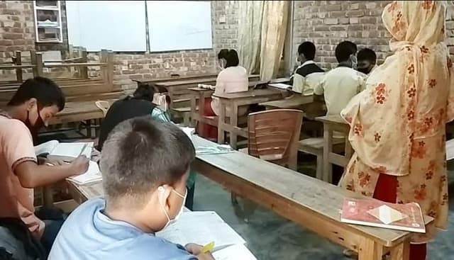 থেমে নেই কোচিং বাণিজ্য; ঝুঁকিতে শিক্ষার্থীরা!
