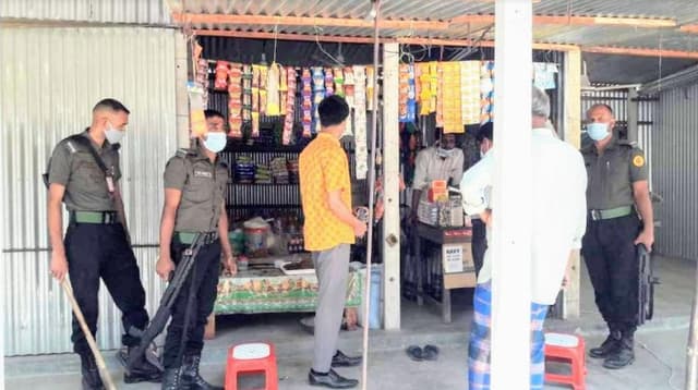 ষষ্ঠ দিনে গোয়ালন্দে ১০ জনকে জরিমানা