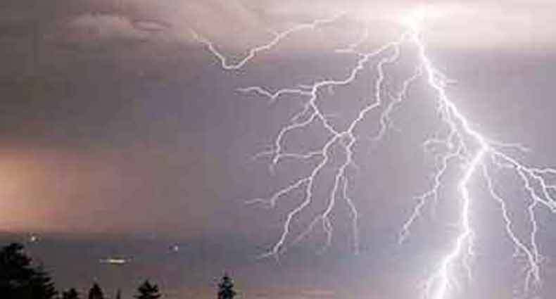 তাড়াইলে বজ্রপাতে মা-মেয়ে নিহত