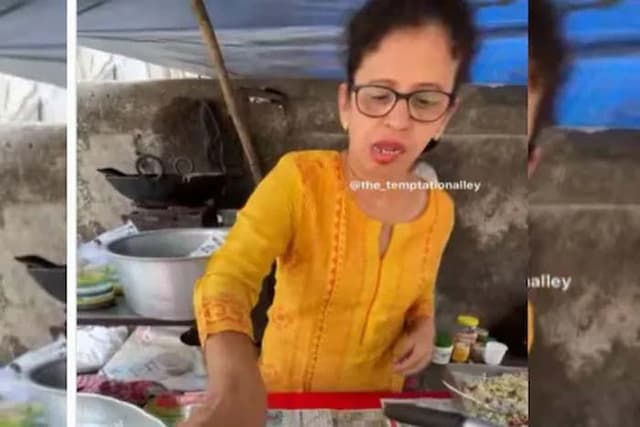 মুম্বাইয়ে রাস্তার ধারে খাবার বিক্রি করেন কে এই ‘ডক্টর’