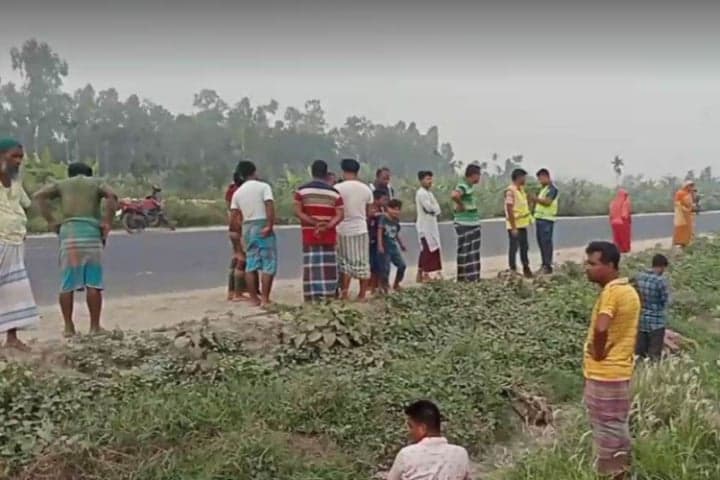 ট্রেনে কাটা প‌ড়ে মা-মেয়েসহ ৪ জন নিহত