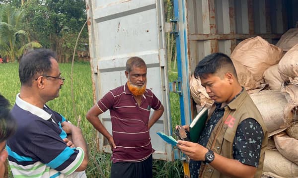 হাতিয়ায় ২টন কফি পাউডারসহ আটক ২