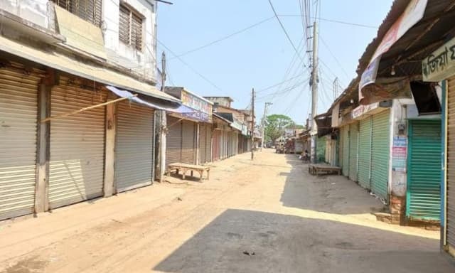 টানা লকডাউনে নিম্নবিত্ত মানুষের চরম ভোগান্তি