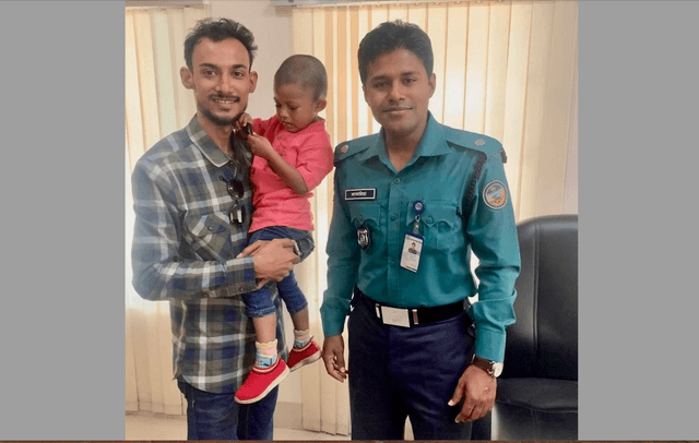 মাঠের পুলিশ ও পুলিশ, তিনি ও পুলিশ !!!