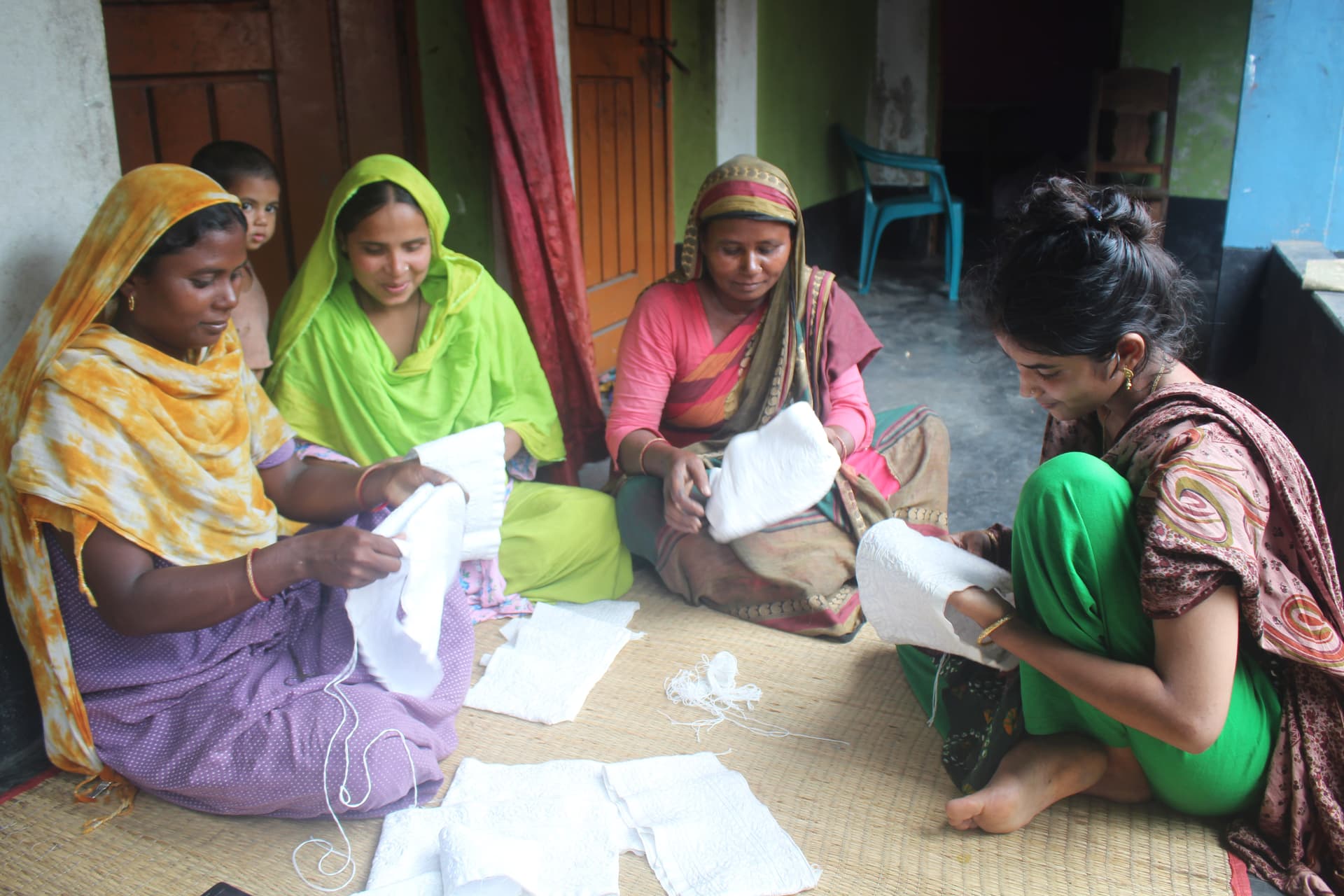 নওগাঁর নারীদের হাতে তৈরি টুপি যাচ্ছে বিভিন্ন দেশে