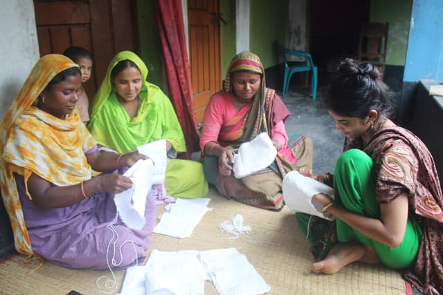 নওগাঁর নারীদের হাতে তৈরি টুপি যাচ্ছে বিভিন্ন দেশে