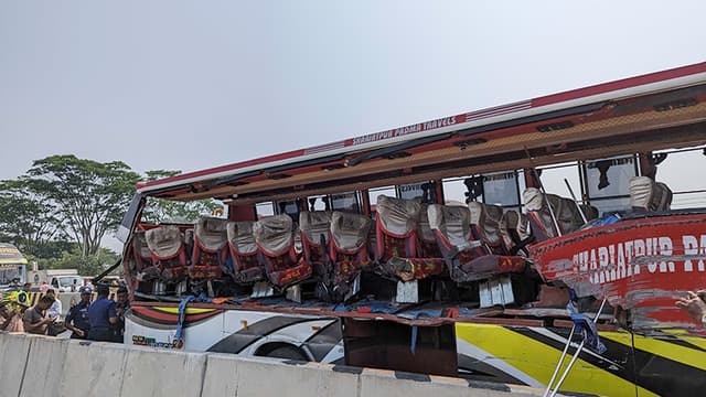 মুন্সীগঞ্জে ঈদযাত্রায় বাস ও ট্রাকের সংঘর্ষে নিহত ৪