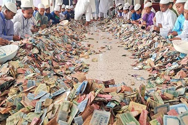 পাগলা মসজিদের দানবাক্সে এবার রেকর্ড ২৭ বস্তা টাকা