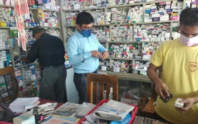 পঞ্চগড়ে ফার্মেসীসহ তিন প্রতিষ্ঠানকে জরিমানা