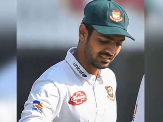 রানের খাতা খোলার আগেই সাজঘরে সাইফ