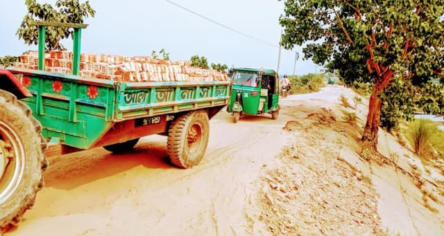 অরুয়াইল সড়কে চরম দুর্ভোগ