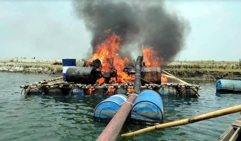ড্রেজার মেশিন ধ্বংস করে দিলেন ইউএনও