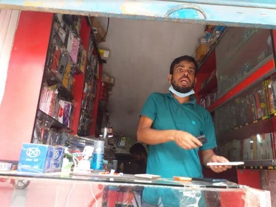 ঝিনাইদহে ঢিলেঢালা লকডাউন, খুলছে দোকান