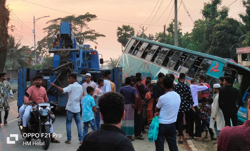 বরিশালে সড়ক দুর্ঘটনায় আহত ৬