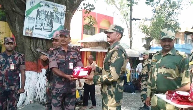 ঈদ উপলক্ষে বিজিবি বিএসএফ'র শুভেচ্ছা বিনিময়