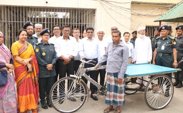 ২৪ বছর পর কারামুক্ত ওলিউলকে বাঁচার স্বপ্ন দেখালেন ডিসি