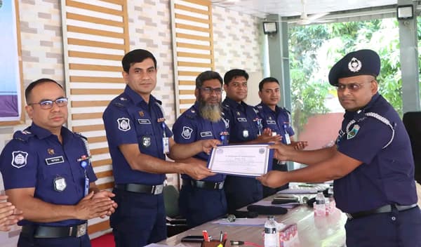 রাজশাহী জেলার শ্রেষ্ঠ অফিসার ইনচার্জ গোদাগাড়ী থানার আব্দুল মতিন