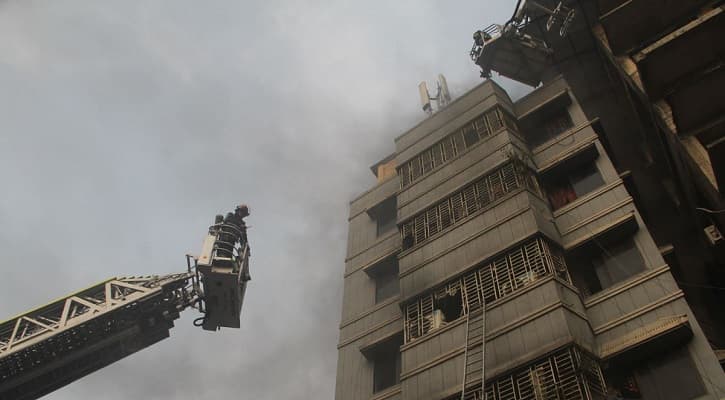 আরমানিটোলায় রাসায়নিকের গুদামে আগুন নিহত বেড়ে ৪