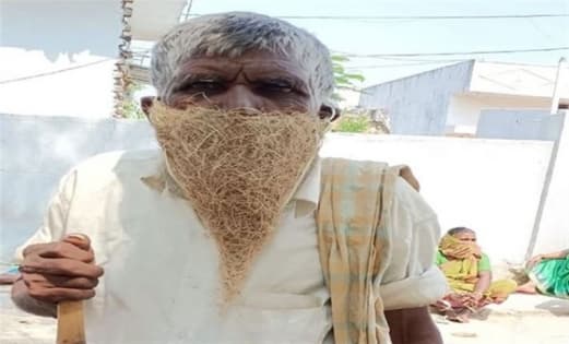 মুখে বাবুই পাখির বাসা বেঁধে সরকারি অফিসে
