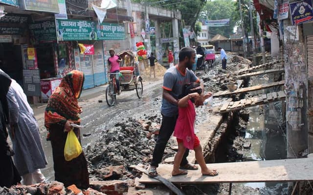 দেবীদ্বারে অপরিকল্পিত ড্রেনেজ ব্যবস্থায় সীমাহীন দূর্ভোগ