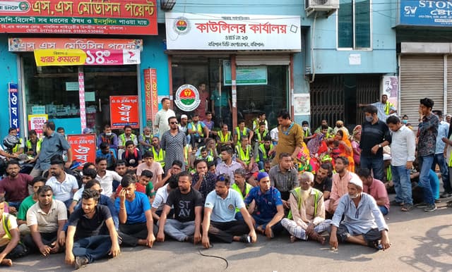 বরিশালে কাউন্সিলর বিপ্লবের বিচার দাবীতে সড়ক অবরোধ, বিক্ষোভ