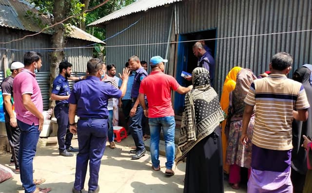 দুই শিশুকে হত্যার পর মায়ের আত্মহত্যার চেষ্টা!