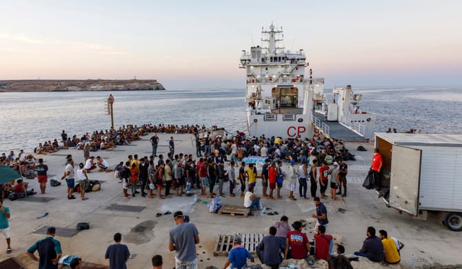 লোহিত সাগর পাড়ি দিতে গিয়ে নৌকা ডুবে ৩৩ প্রাণহানি