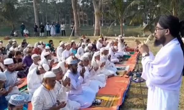 মঠবাড়িয়ায় বৃষ্টি কামনা করে ইসতেস্কার নামাজ আদায়