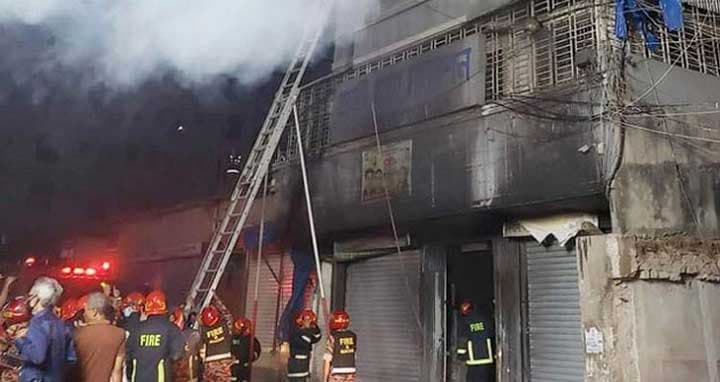 আরমানিটোলায় অগ্নিকাণ্ডের ঘটনায় নিহত বেড়ে ৫