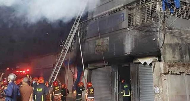 আরমানিটোলায় অগ্নিকাণ্ডের ঘটনায় নিহত বেড়ে ৫