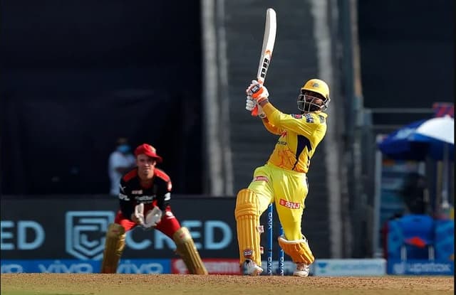 ওভারে ৩৭ রান তোলার পর জাদেজার ৩ উইকেট